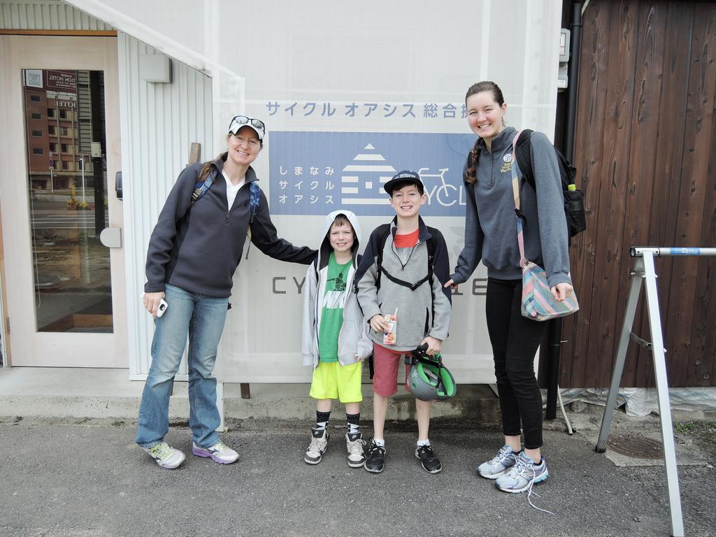 Cyclo No Ie Imabari Railway Station Exterior foto